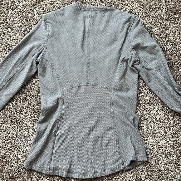 Lululemon gray and white long sleeve size 6 - Picture 6 of 6